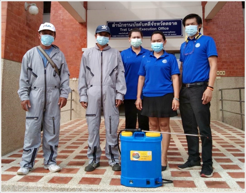 ﻿สำนักงานบังคับคดีจังหวัดตราด ได้ดำเนินการฉีดพ่นน้ำยาฆ่าเชื้อโรคเพื่อป้องกันการแพร่ระบาดของโรคติดเชื้อไวรัสโคโรนา 2019 (COVID-19)
